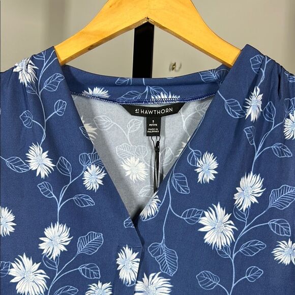 41 Hawthorn Floral Blue Sleeveless Top - Picture 3 of 5